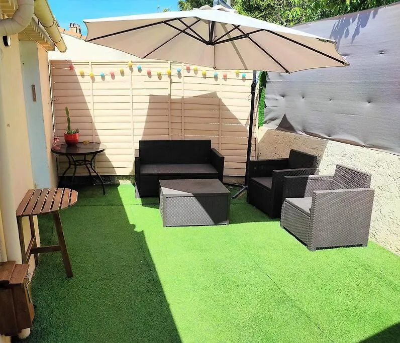 Дом отдыха Maison T2 Proche Mer Jardin Et Parking Securise Сис-Фур-Ле-Пляж